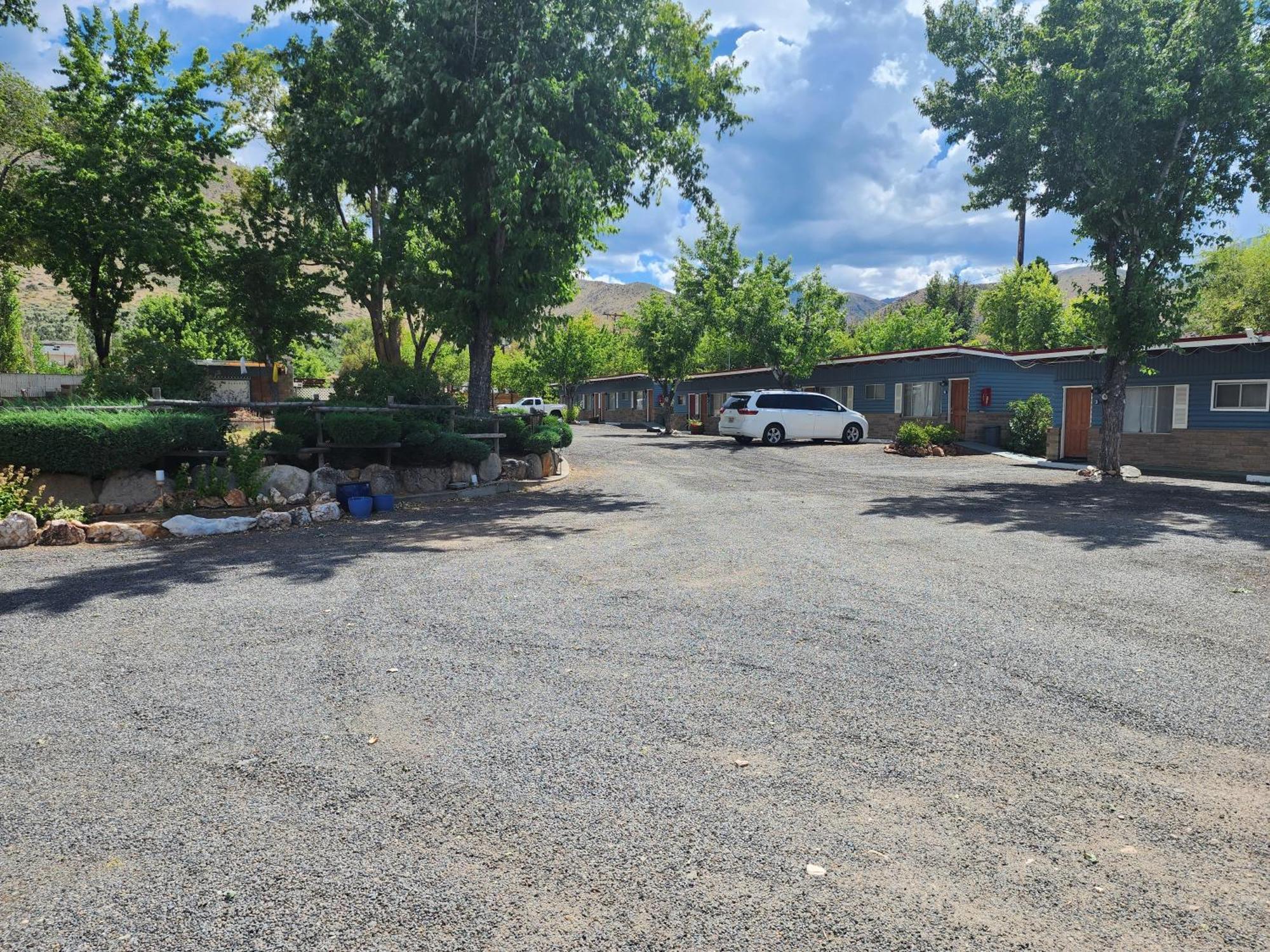 Toiyabe Motel Walker Exterior photo